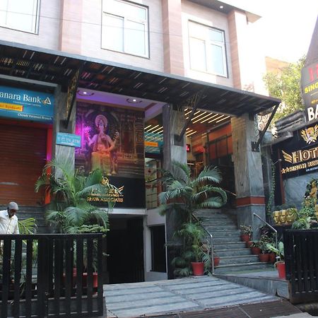 Hotel Singh Residency Варанаси Екстериор снимка