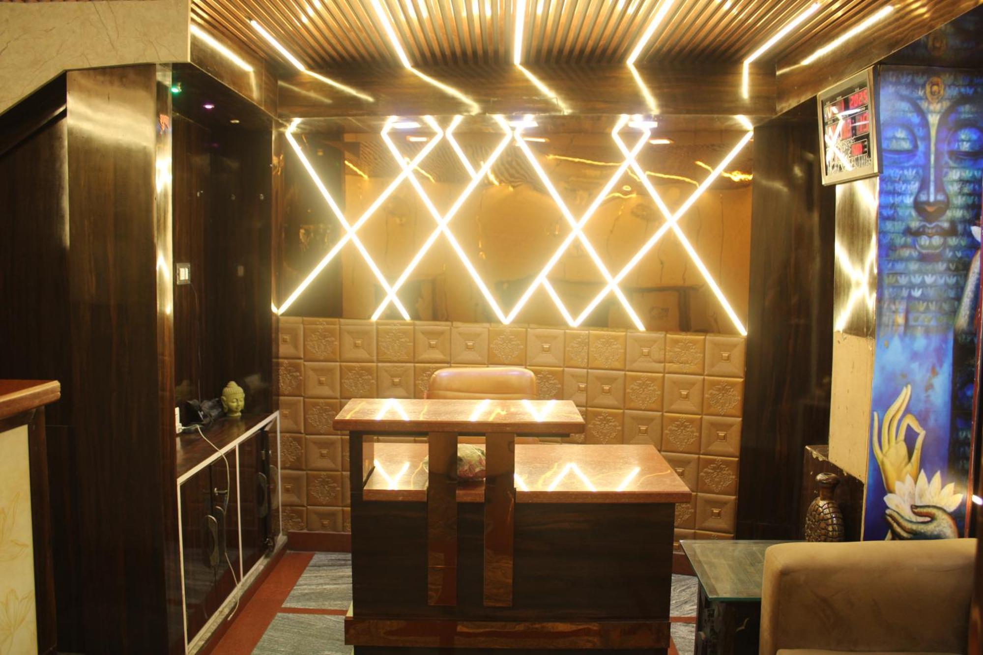 Hotel Singh Residency Варанаси Екстериор снимка