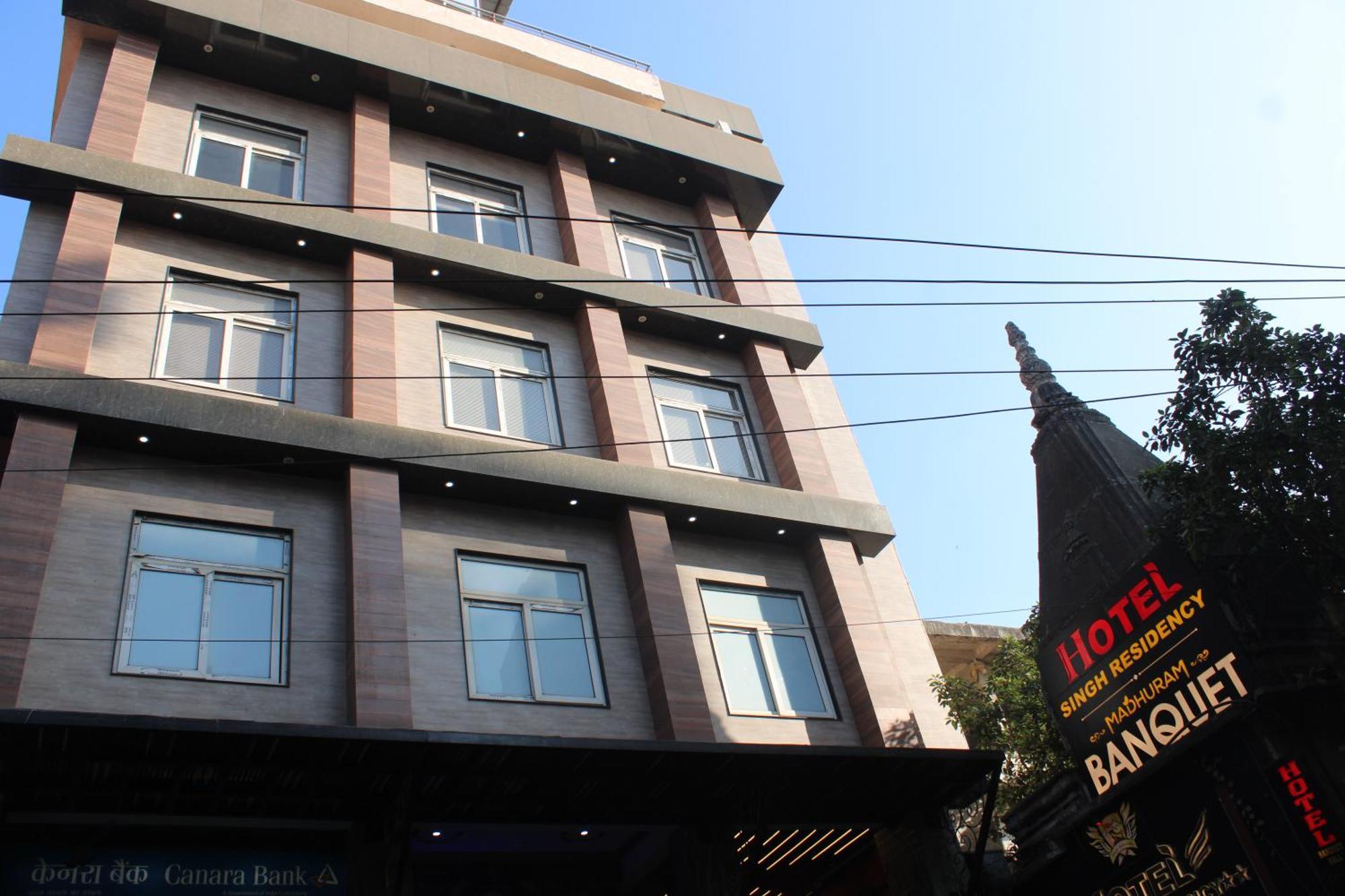 Hotel Singh Residency Варанаси Екстериор снимка